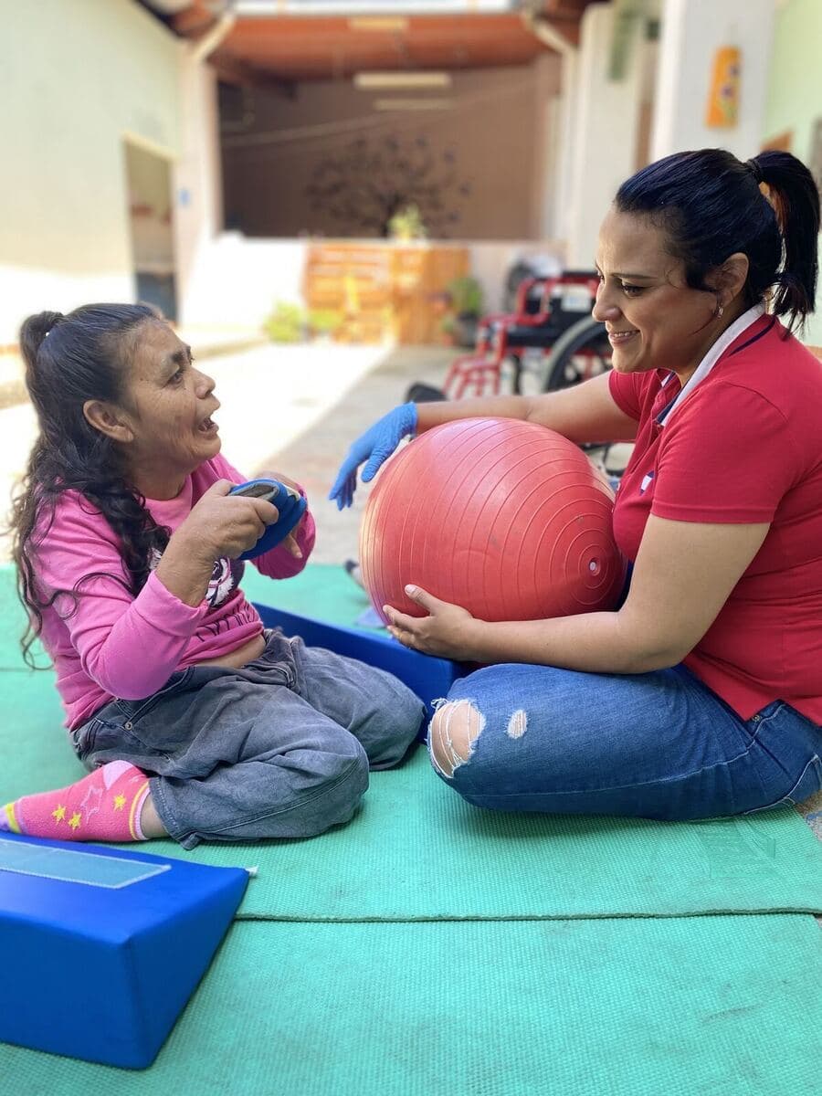 Physiotherapie-Sitzung bei El Arca Honduras